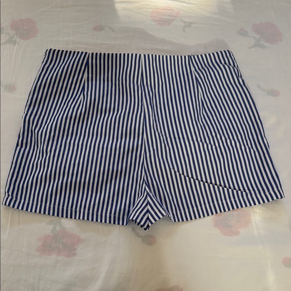 DRESS FORUM Navy blue and White Striped Shorts - Picture 3 of 5